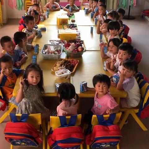 坝塘幼儿园中三班美食分享会活动