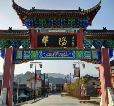 一号院老兵巡游华阳古镇