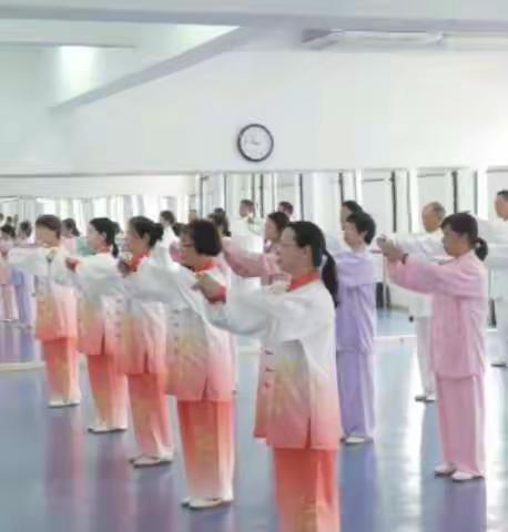 2021春养生太极班   漫漫人生路，太极伴我行。感恩学校! 感谢老师! 感谢同学们的相依相伴!