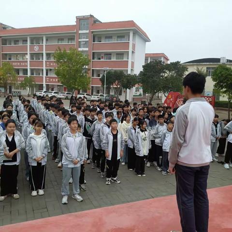 成功无捷径 学习当奋斗｜新田中学召开九年级期中小结表彰会