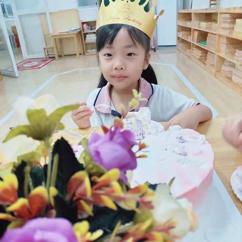 祝：冯俞菲小朋友生日快乐🎂🎂🎂👸❤❤❤