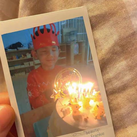 英语班🌈🌈------祝：黄开和小朋友生日快乐🎉🎉🎂🎂6岁啦啦啦