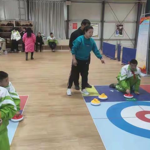 县总工会举办残障儿童陆地冰壶培训 让孩子们尽享体育运动快乐
