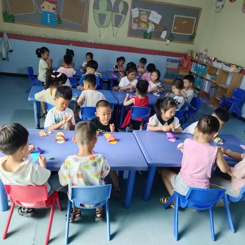 《美丽的小拖鞋》—嘟嘟小博士幼儿园中二班手工活动