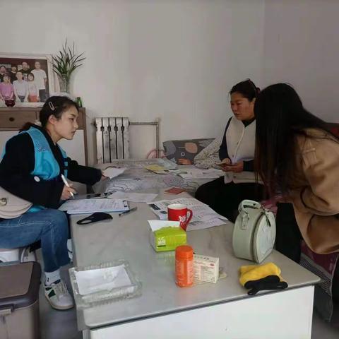 阎良区调查组定期对最低生活保障对象进行探访。