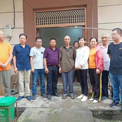 一份情，一份爱，一个微笑，点燃了希望温暖了心窝