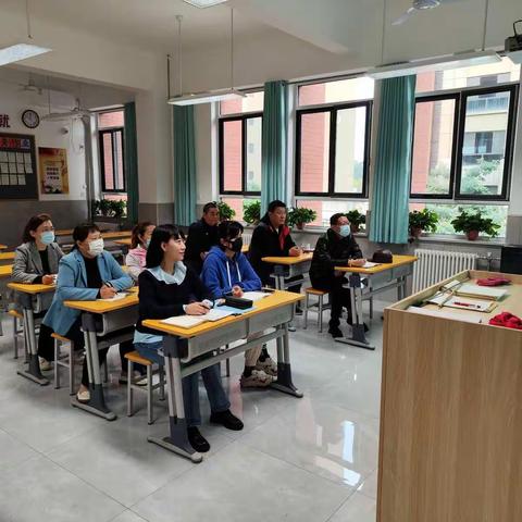 回首来时路  鼓舞新征程——石家庄市合作路小学国源分校、于底学校班子成员观看二十大开幕大会