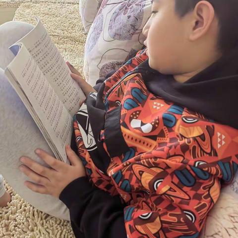 假期我读了精彩的故事书，摘抄了很多好词