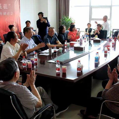 闫立荣先生获奖颁奖仪式(1)