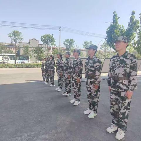 手足情深，共同成长——记城关中心学校理想城校区迎接本部九年级师生来校参观交流