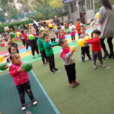 重阳节，又称“老人节”，孝老敬老是大中国的传统美德，感恩父母、孝顺老人的优良美德培养应从娃娃抓起…