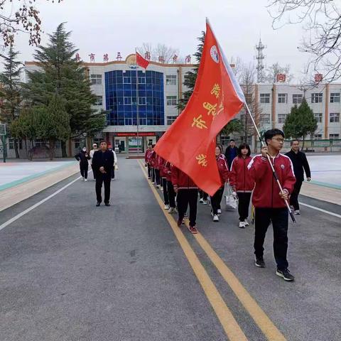 春日学雷锋，温暖夕阳情——辉县三中走进南村镇敬老院志愿服务活动