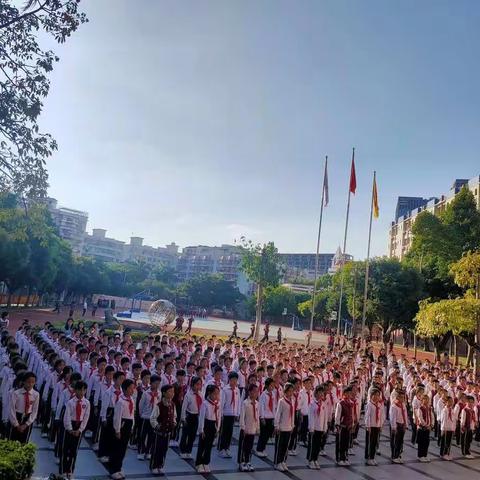 龙华中英文实验学校——三年级十一月表彰大会