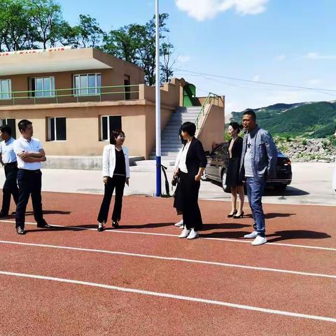 南芬区考察我区宝山足球场建设情况