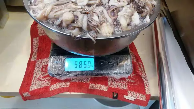 解冻后重量5.850千克。