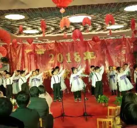 2018年阳光雨露幼儿园银杏树班期末汇报演出
