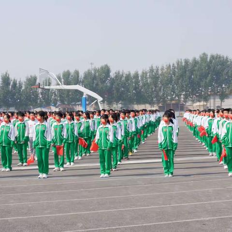 这一刻，红旗飘扬；这一刻，颂歌嘹亮——民大附中雄安校区初中部迎国庆快闪活动