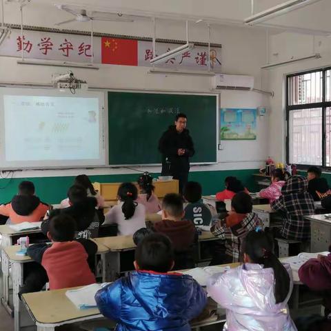 《以课促评、以评促教》——回民小学听评课活动