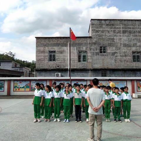 足球梦在这里启航——记合水镇“体育欢乐梦”足球优课评选杨梅小学教学活动