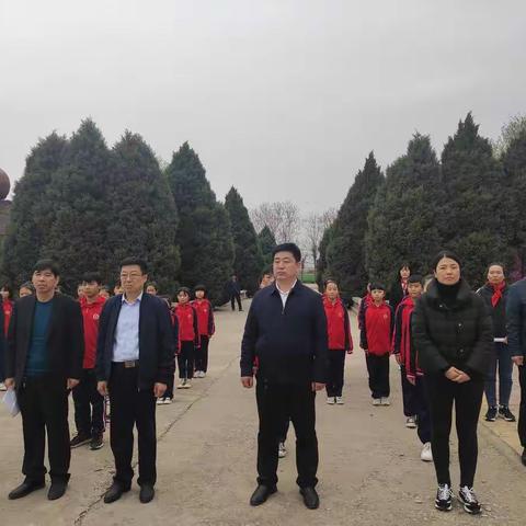 “缅怀革命先烈，弘扬民族精神”——邱县关工委、邱县教育体育局、马兰明德小学师生清明祭扫香城固烈士纪念碑