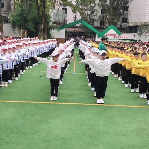 运动健儿展风采  飒爽英姿在校园—记双峰小学小小运动会