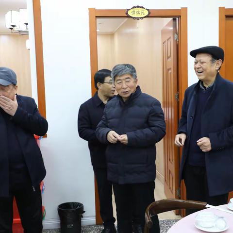 潘新泉文集《感恩.铭记》招待会今天在咸阳隆重举行