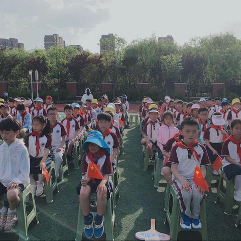 百人社团齐上阵，阳光少年展风采———记三20班“百人社团”展演活动