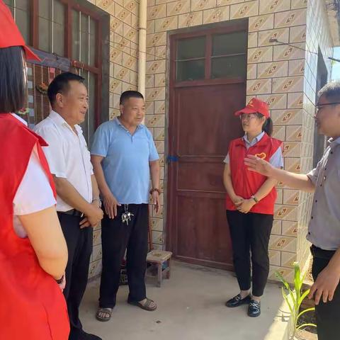 走访慰问老党员  党的关怀暖民心