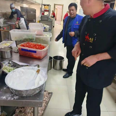 上党区南宋镇北宋村网格员开展餐饮食品安全专项工作