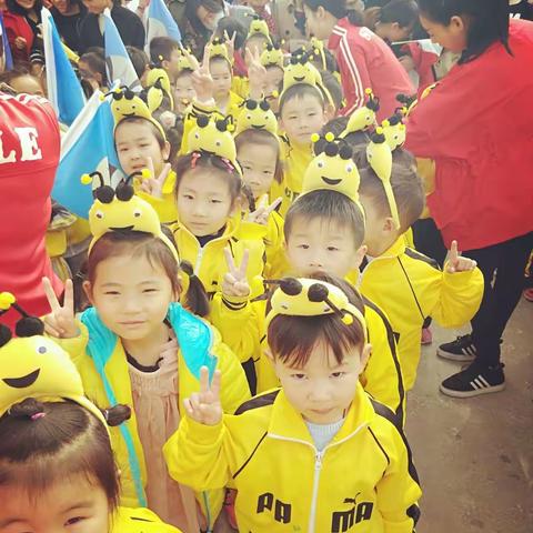 春天孕育希望的美好，也是放飞理想的大好时光，在这美好的四月，我们一起迎来了爱尚四小幼儿园亲子运动会。