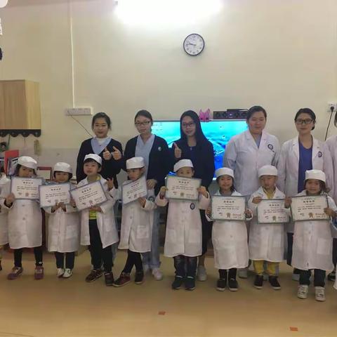 欧文口腔门诊的医生来乐贝尔幼儿园为我们的小牙医培训啦🎉🎉🎉