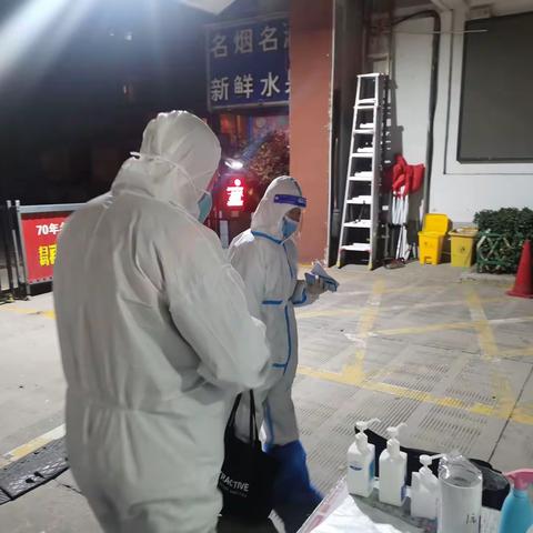 精准防控   疫情下的社区工作者       不分昼夜  坚守一线