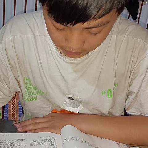 【丛台区南吕固乡滏阳学校】“小手拉大手，居家防疫比比看”活动之一百四十五——亲子阅读