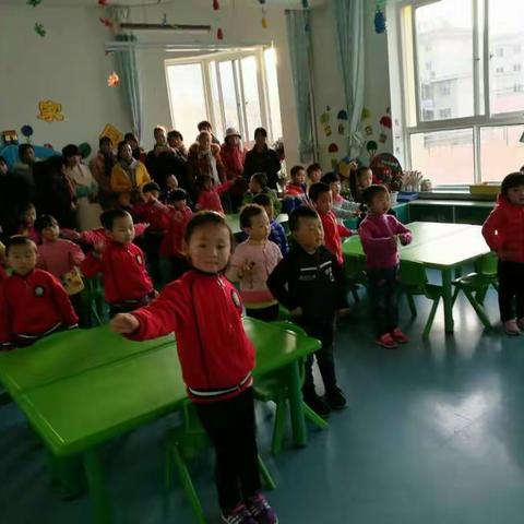 以爱启智，以美润心～～～中四班的快乐宝宝！