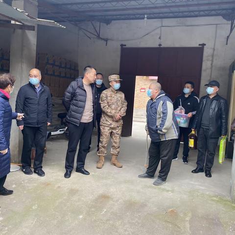 暖心慰问  助力疫情——区人大常委会副主任、区总工会主席阎红伟带队走访慰问困难职工