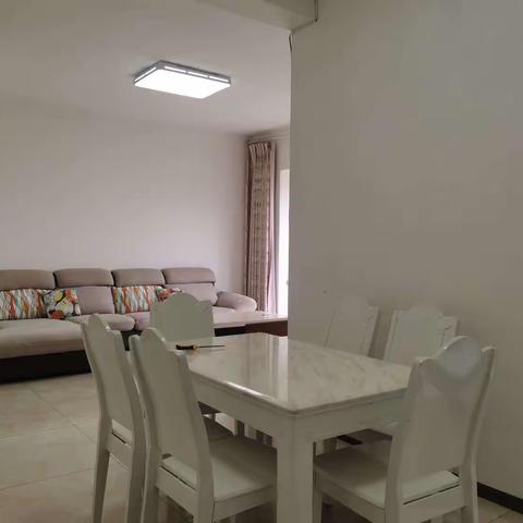 出租。夜市旁，星野绿洲精装2房。12000/年。热线63023