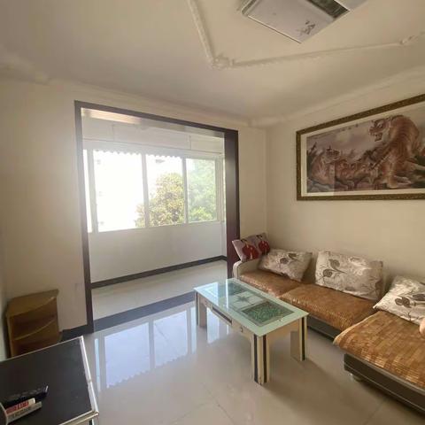 出租。华新苑2房。2台空调。13800/年。要求年付。热线63026。