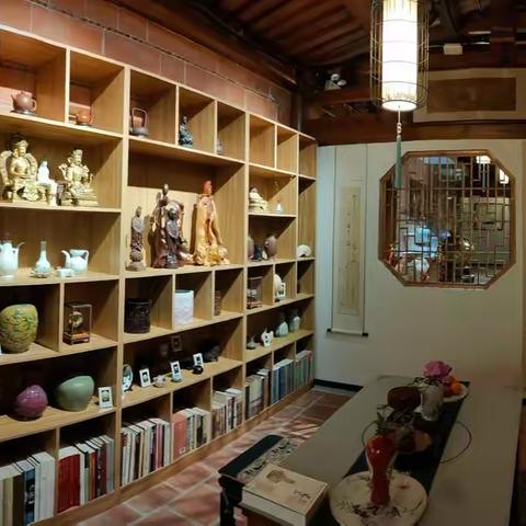 湿婆，又译作“希瓦”，是仁慈的意思，象征着“昌盛”和“吉祥”。