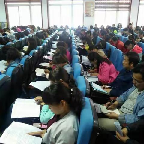 用爱点亮未来——小燕子幼儿园梁雅丽