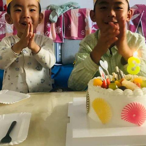 盘点宝贝成长路——大眼睛11岁、白娃娃3岁生日献礼