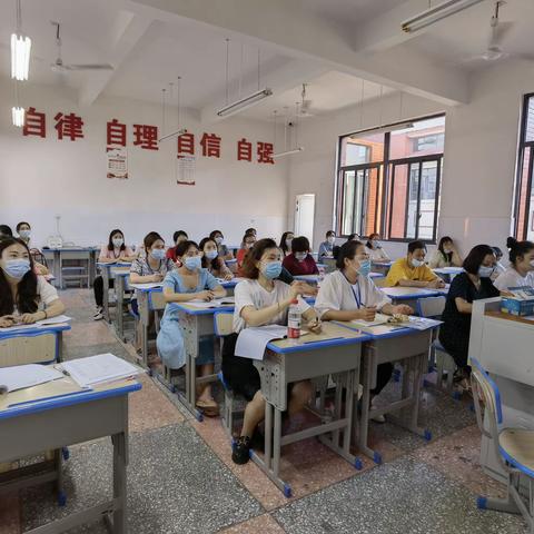 积理论学识，提教学质量