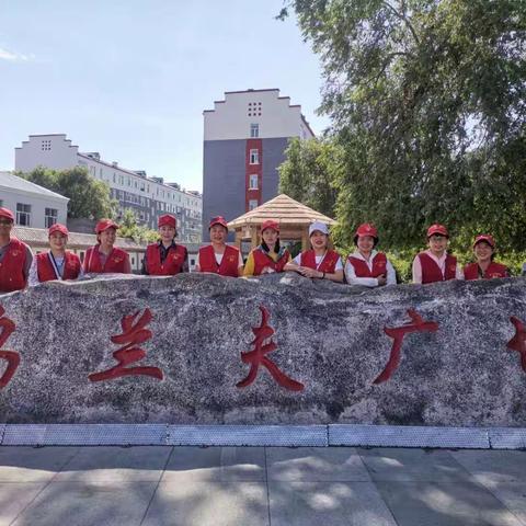 与爱同行，我在路上（为老人发放黄手环）