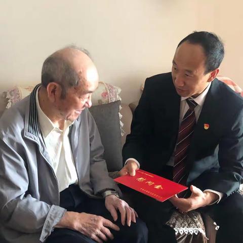 中国工商银行云南分行开展“七一”离退休老干部、老党员、困难党员慰问活动