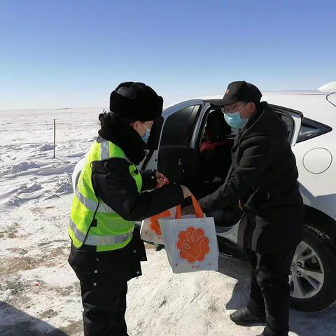 暖心又暖胃西苏爱心人士为疫情防控一线交警送来浓浓关爱