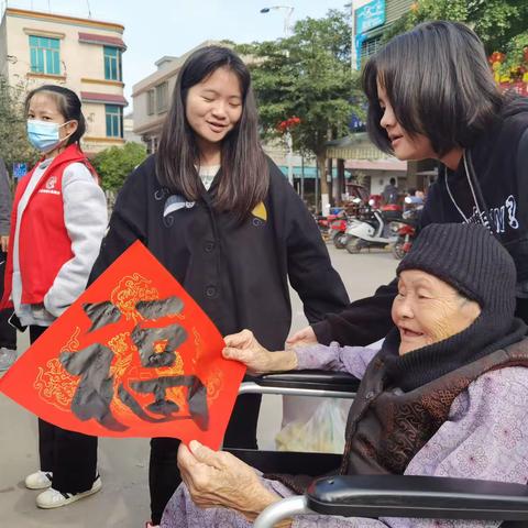 “笔墨凝书香，牛年送吉祥”——文昌市开展2021年“我们的节日•春节”送春联下基层活动