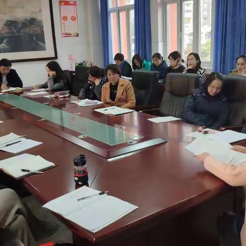 粮道街中学开展教师行为十项准则集中学习及期中考试质量分析会