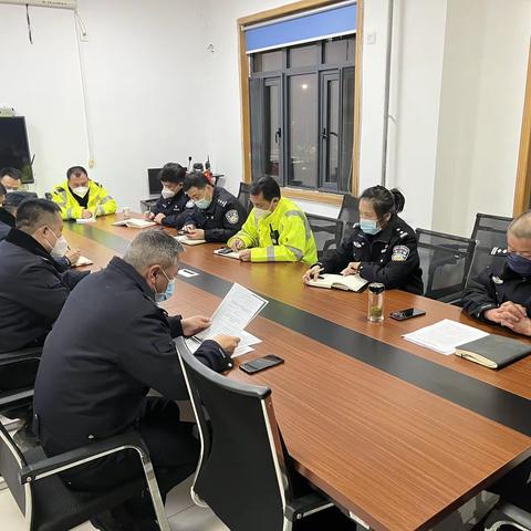 鄠邑分局交警大队召开近期雨雪冰冻天气防御工作部署会