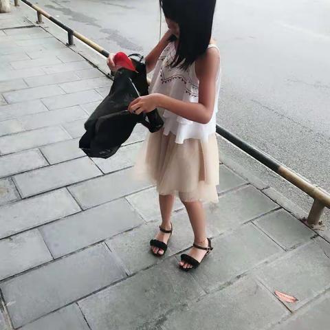 爱护环境从我做起，我是小小公益者——郑秋雨