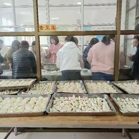 南彰一中上得讲台下得厨房的老师们周六聚餐