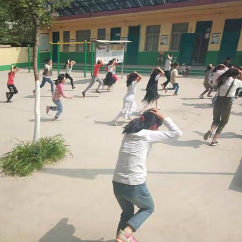 申庄小学防震疏散演练